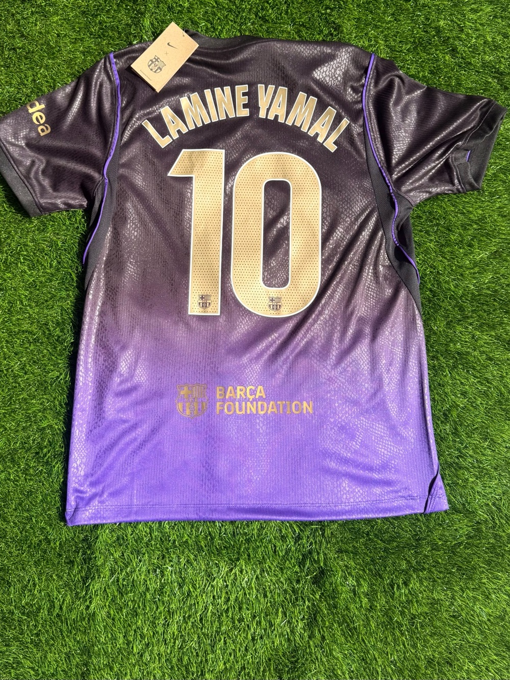 FC Barcelona Lamine Yamal #10 Jersey Adult M Black/Purple (Player VERSION)